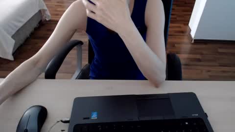 Snapshot of lunavibe_ chatting on June 2026 12:18:01 PM lunavibe_ online show from June 2026 12:18:01 PM