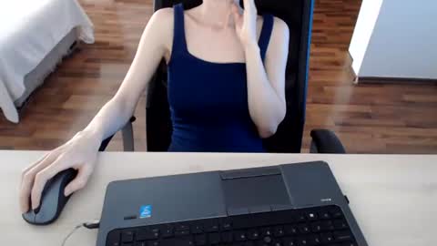 Snapshot of lunavibe_ chatting on June 2026 11:47:02 AM lunavibe_ online show from June 2026 11:47:02 AM