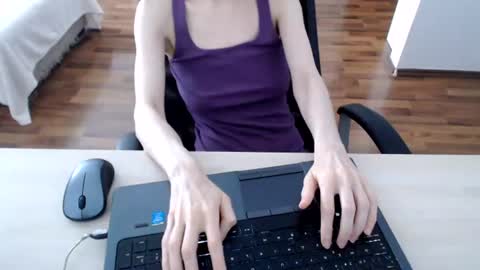 Snapshot of lunavibe_ chatting on June 2026 12:22:01 PM lunavibe_ online show from June 2026 12:22:01 PM