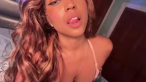 lunchboxgirl online show from September 2025 01:05:02 AM