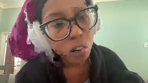 lunchboxgirl online show from October 2025 02:47:01 PM