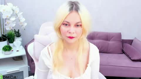 Lune FallenStar online show from June 2026 02:23:02 AM
