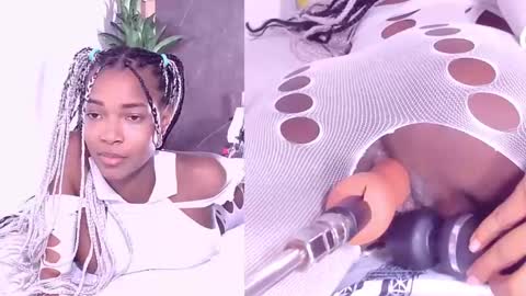 Snapshot of lunna_thomson chatting on October 2025 03:21:02 PM lunna online show from October 2025 03:21:02 PM