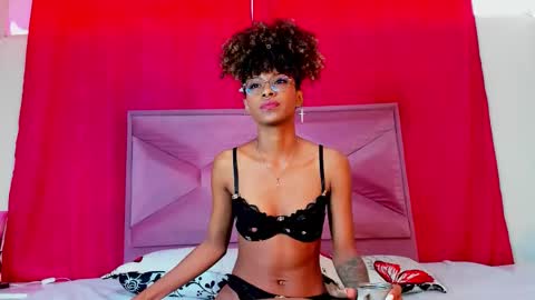 Lunna online show from September 2025 12:54:02 PM