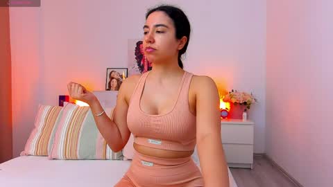 LusciousSarra online show from April 2026 06:33:01 AM