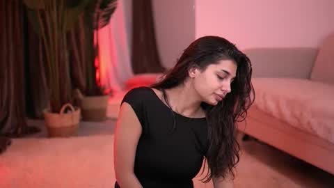 Caprice online show from November 2025 03:45:01 PM