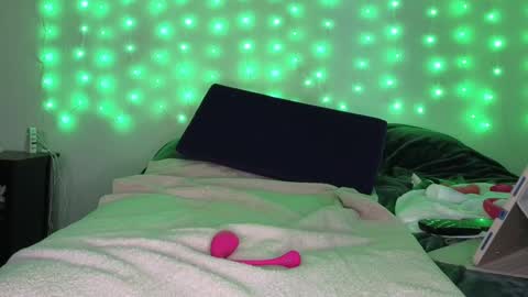 Shauna online show from February 2025 05:43:02 PM