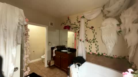 luvvlee online show from March 2026 05:46:01 AM