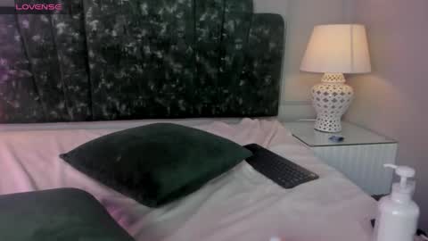 lux_bitchx online show from April 2026 05:19:01 AM