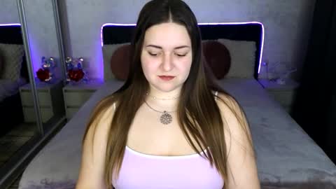 lux_lizz online show from March 2026 08:33:01 PM