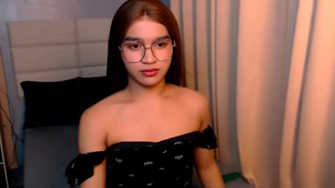 Snapshot of lux_white chatting on February 2025 09:22:01 PM queen lux online show from February 2025 09:22:01 PM