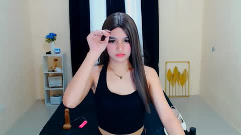 queen lux online show from September 2025 02:15:02 AM