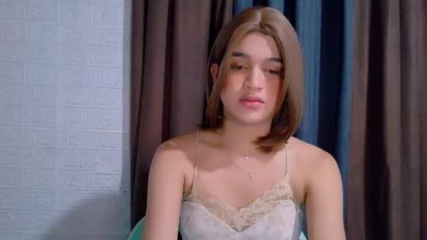 queen lux online show from December 2025 03:02:02 AM