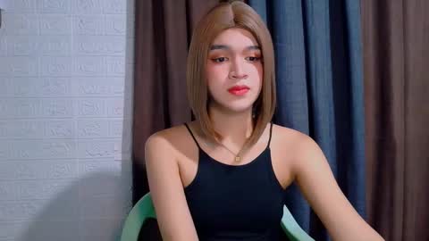 queen lux online show from March 2026 01:06:01 PM