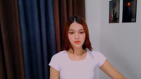 Snapshot of lux_white chatting on June 2026 09:02:01 AM queen lux online show from June 2026 09:02:01 AM