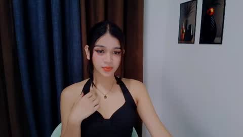 Snapshot of lux_white chatting on July 2026 10:12:01 PM queen lux online show from July 2026 10:12:01 PM