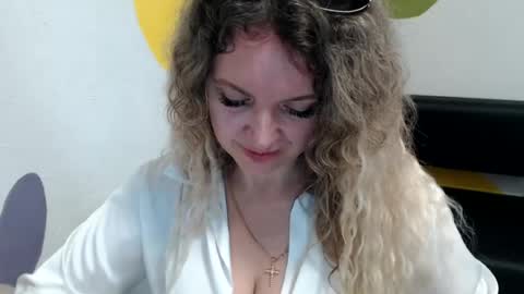 Snapshot of luxdonna chatting on June 2026 07:01:02 AM Donna online show from June 2026 07:01:02 AM