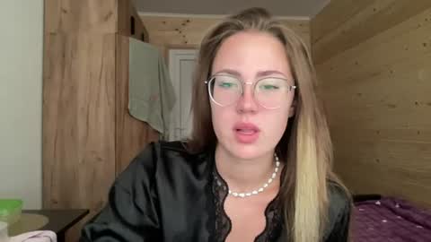 Snapshot of luxie_queen chatting on July 2026 06:34:02 AM Katie online show from July 2026 06:34:02 AM