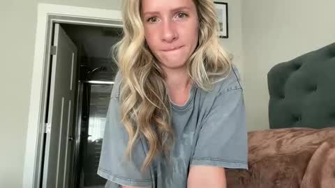 Lucylux1 online show from September 2025 04:20:01 PM