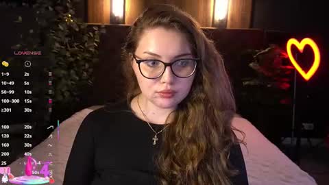 luxsopphia_ online show from June 2026 12:40:01 PM