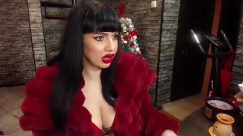 Snapshot of luxurymistress chatting on December 2024 03:13:02 PM Spoiled dominant mindfucker mistress MakeupartistNail ArtistFitness and Yoga lover online show from December 2024 03:13:02 PM