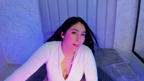 LYA DUBOIS  online show from April 2026 01:21:01 PM