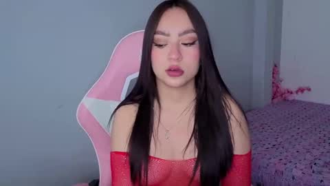 Snapshot of lya_levine chatting on November 2025 03:52:02 PM Lya online show from November 2025 03:52:02 PM