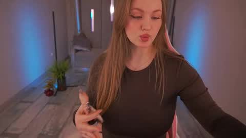 Snapshot of lylanimfa chatting on March 2025 10:00:02 AM lylanimfa online show from March 2025 10:00:02 AM