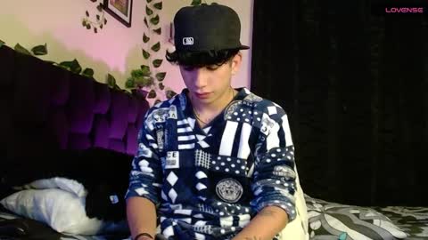 Lyle Bennett Freelance Model online show from February 2025 12:59:01 PM