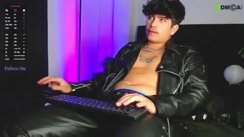 Lyle Bennett Freelance Model online show from September 2025 02:20:01 PM