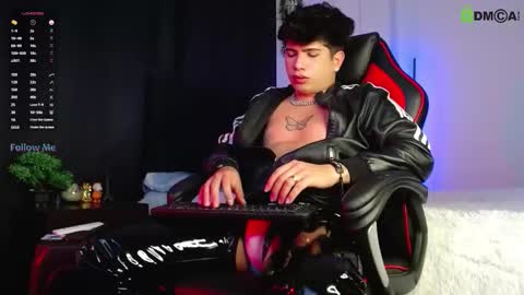 Lyle Bennett Freelance Model online show from October 2025 12:58:01 PM