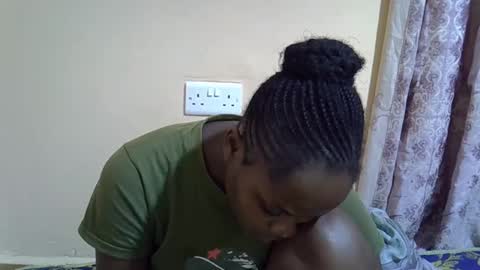 lyn_anna online show from October 2025 07:52:02 AM