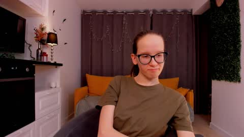 Sara online show from February 2025 10:19:02 PM