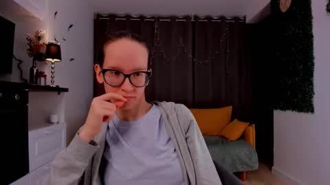 Sara online show from February 2025 07:21:01 PM