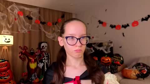 Sara online show from November 2025 04:09:01 PM