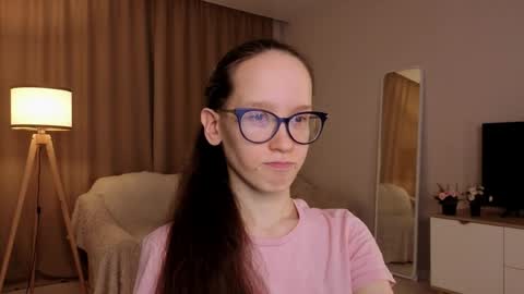 Sara online show from April 2026 04:06:02 PM