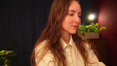 Snapshot of lynn_feline chatting on October 2025 04:04:02 AM Lynn online show from October 2025 04:04:02 AM