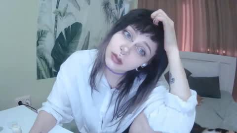 Kira online show from September 2025 01:32:01 PM