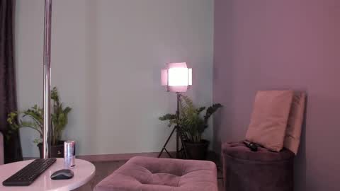 lynnsam_ online show from February 2025 02:07:01 PM