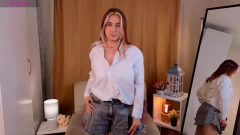Snapshot of lynseybaysinger chatting on September 2025 04:18:01 PM Emma online show from September 2025 04:18:01 PM