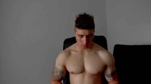 Lyonel online show from November 2025 10:14:01 PM