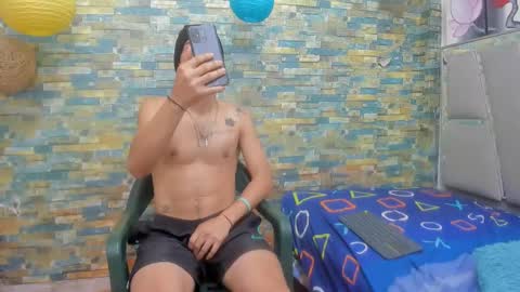 itgram pezlo josue online show from January 2025 01:01:01 PM