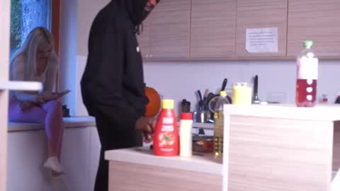 Mac Troy online show from October 2025 03:31:02 PM