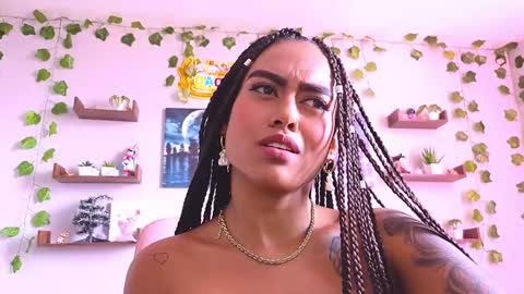 Snapshot of macey_hairy chatting on December 2024 04:28:01 PM Macey Elliot Modelo Independiente online show from December 2024 04:28:01 PM