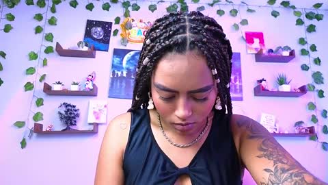 Snapshot of macey_hairy chatting on December 2024 06:53:02 PM Macey Elliot Modelo Independiente online show from December 2024 06:53:02 PM