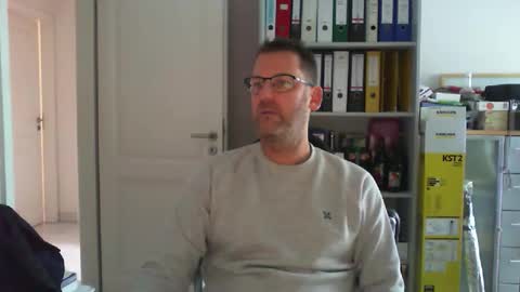 macfly67 online show from November 2025 12:37:02 PM