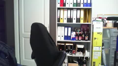 macfly67 online show from November 2025 06:30:01 PM