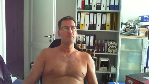 Snapshot of macfly67 chatting on June 2026 05:32:02 AM macfly67 online show from June 2026 05:32:02 AM