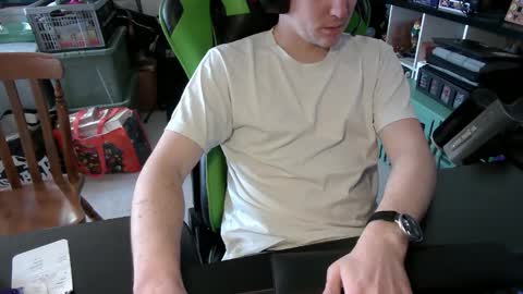 macgargan69 online show from March 2026 05:05:01 PM