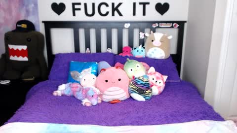 Mackenzie Wolfe online show from October 2025 03:57:01 AM